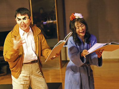 劇団I.Q150主宰の丹野久美子さんに「はめられて」杜の都の演劇祭に出演したことも。「丹野久美子さんは〈欽ちゃん〉。素人を出して、想定外の愉快を見い出します」。（杜の都の演劇祭「イサムよりよろしく」2014年1月）