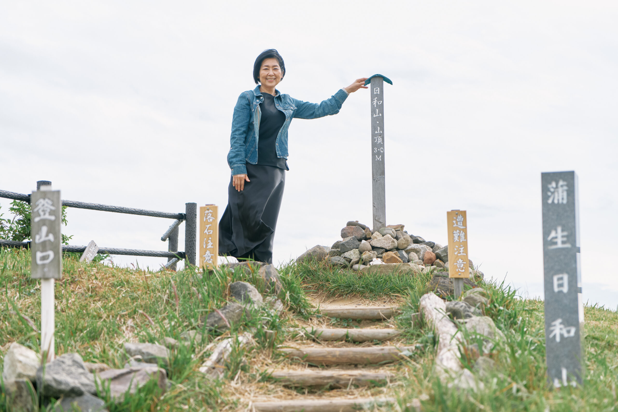 日和山の山頂からは、蒲生干潟や太平洋が見渡せる。「もともと日和山は、昔の漁師が海の様子を見るために、土を盛って作ったものらしいです。それがだんだん山のようになって、震災前は標高6.05メートルありました」。