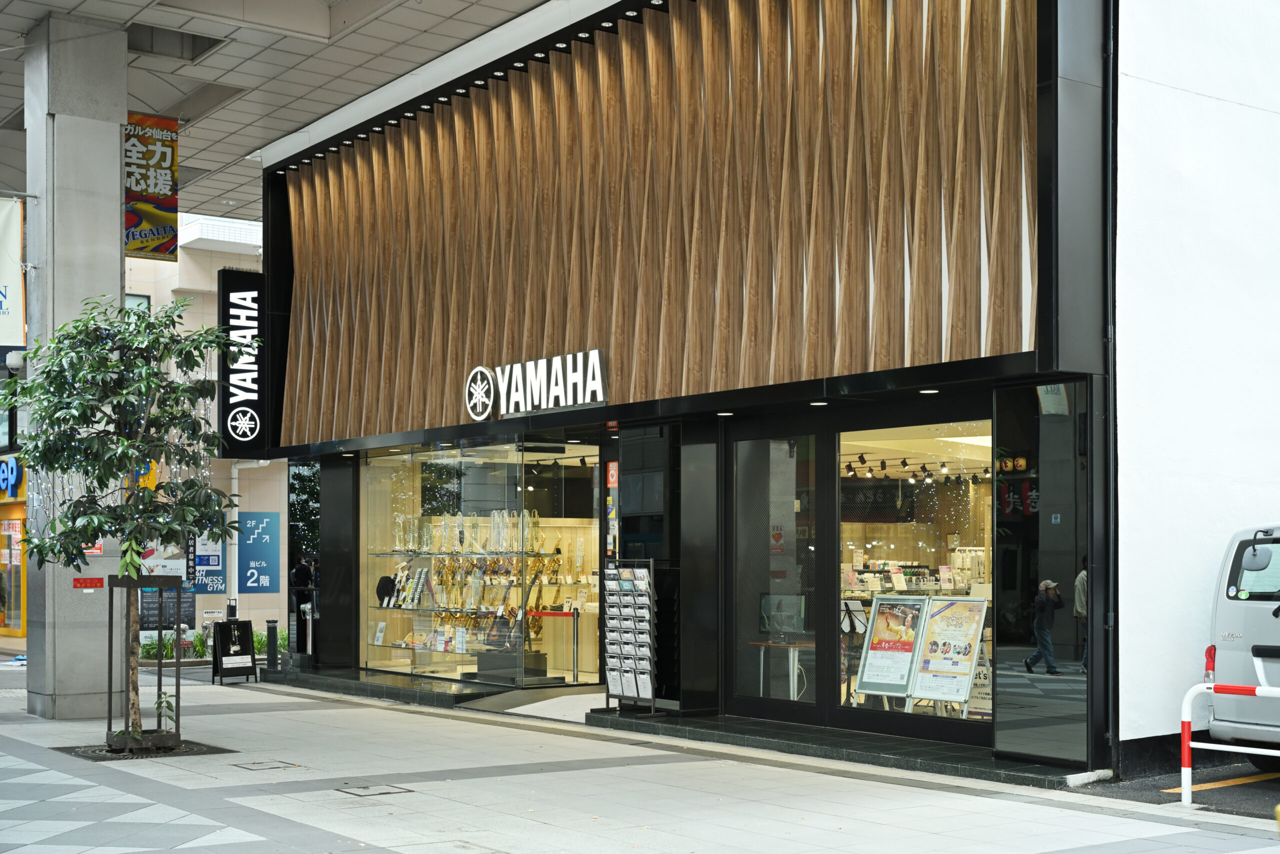 角張さんが高校生だった当時は、「ヤマハミュージック仙台店」の5・6階にライブができるイベント会場があり、友達のバンドを見に来ていた。